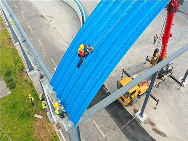 重慶某光伏公司出料車間拱形屋頂工程案例解析拱形屋頂結(jié)構(gòu)細節(jié)